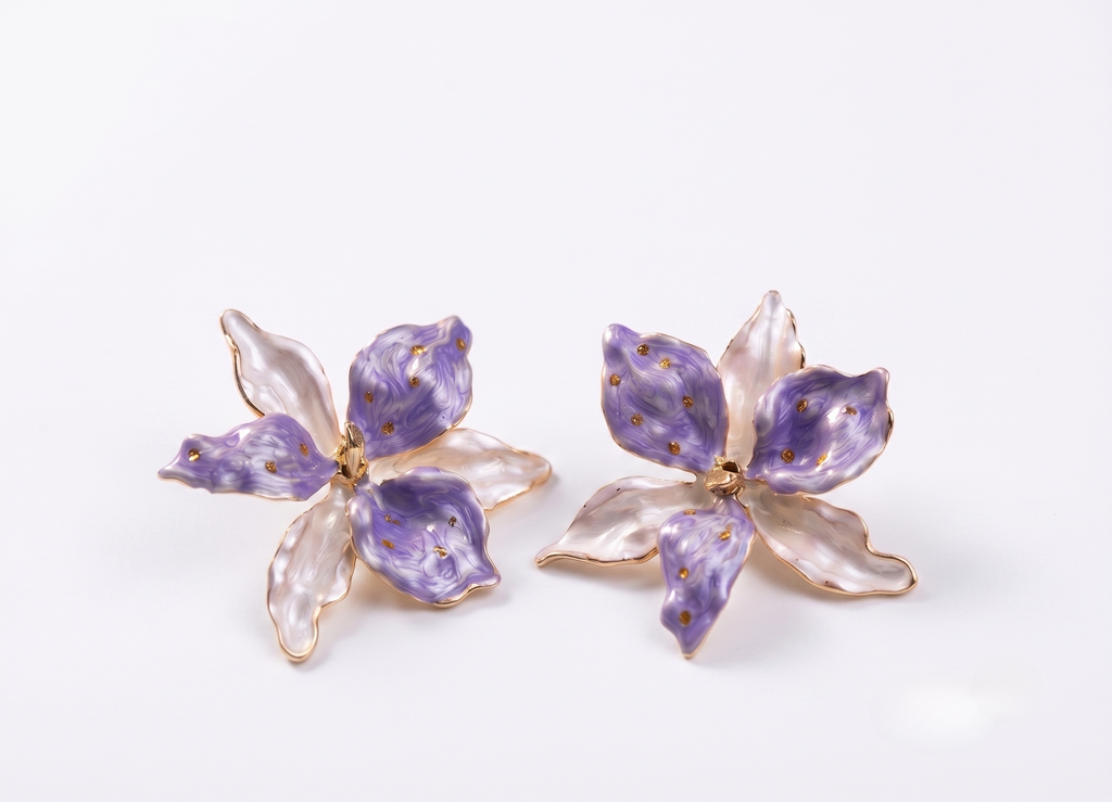 Lavender & White Dual-Tone Enamel Floral Earrings
